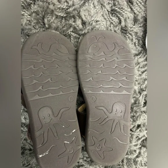 Bundle of 4 pair of Toddler Slides/Sandals - Picture 8 of 9